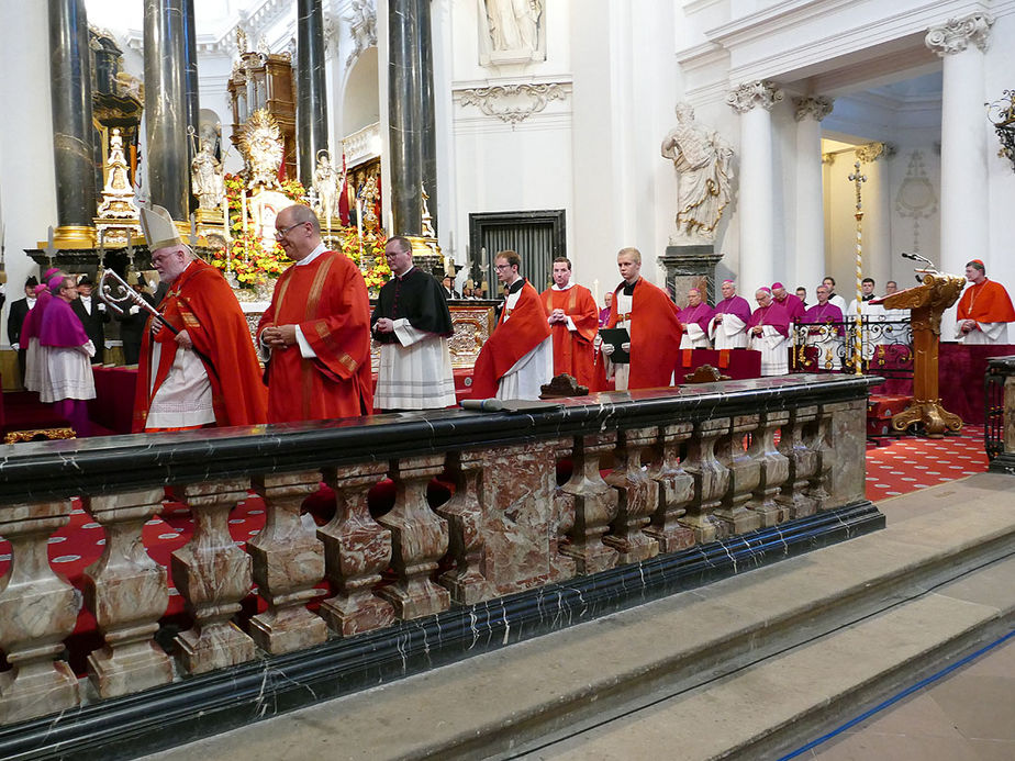 Abschlussvesper der Bischofskonferenz mit Austeilung des Bonifatiussegens (Foto: Karl-Franz Thiede)